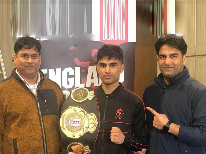 British Pakistani Boxer Hamza Mehmood made history by becoming the first British boxer of Pakistani origin to win back to back Elite National Championships.